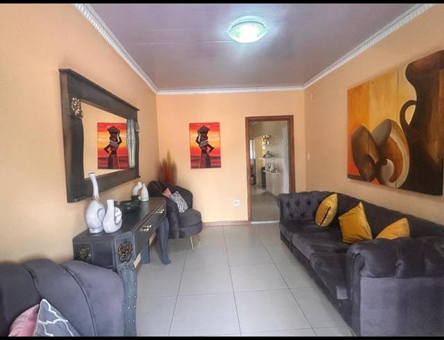 8 BEDROOM HOUSE FOR SALE IN STANFIELD HILL